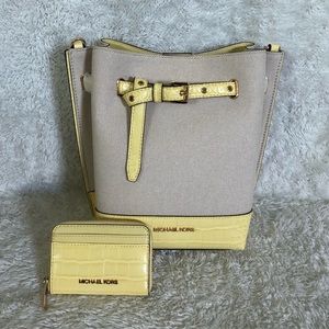 Michael Kors Bucket Bag with card case wallet Set
